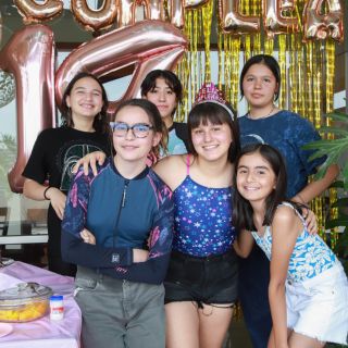 Frida Vizcaíno celebra sus 14 con una albercada