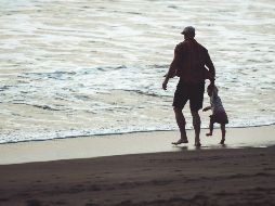 En el Día del Padre es común que se realicen festivales y otras actividades en escuelas de educación básica. ESPECIAL / Photo by Tim Mossholder on Unsplash.