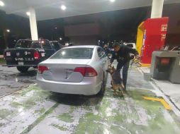 El adulto y el menor fueron detenidos mientras viajaban en un Honda Civic en el cruce de Calzada Independencia y Pablo Gutiérrez. ESPECIAL / Policía de Guadalajara