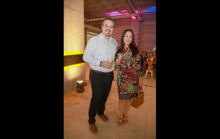 Luis Sillas y Raquel Zárate. GENTE BIEN JALISCO/Antonio Martínez