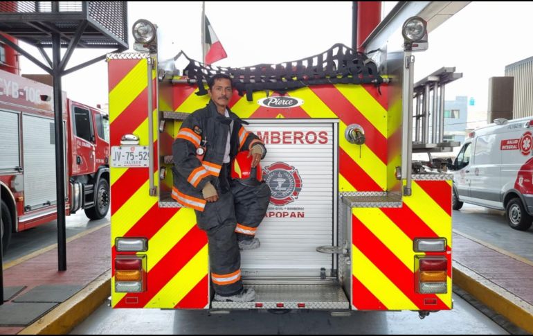 Rogelio Orozco Aguirre combina su trabajo, como capitán de bomberos en Zapopan, con la crianza de sus 11 hijos. EL INFORMADOR