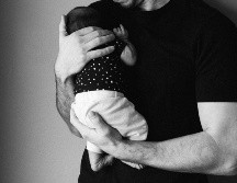 Detallan que, en Jalisco, 54 mil 488 menores de edad vivían sólo con su padre por diversos factores. ESPECIAL/Foto de Kelly Sikkema en Unsplash