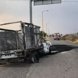 Seguridad en Jalisco: Investigan bloqueo con camión incendiado en Santa María del Oro