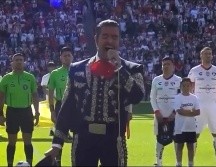 No es la primera vez que Pablo Montero se equivoca en el Himno. ESPECIAL
