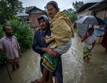 Militares indios apoyan las labores de rescate en las comunidades más afectadas. AP/A. Nath