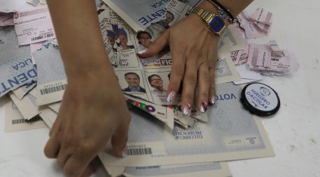 Los primeros resultados oficiales sobre la tendencia de votos se emitirán el domingo por la tarde. AP/J. Saldarriaga