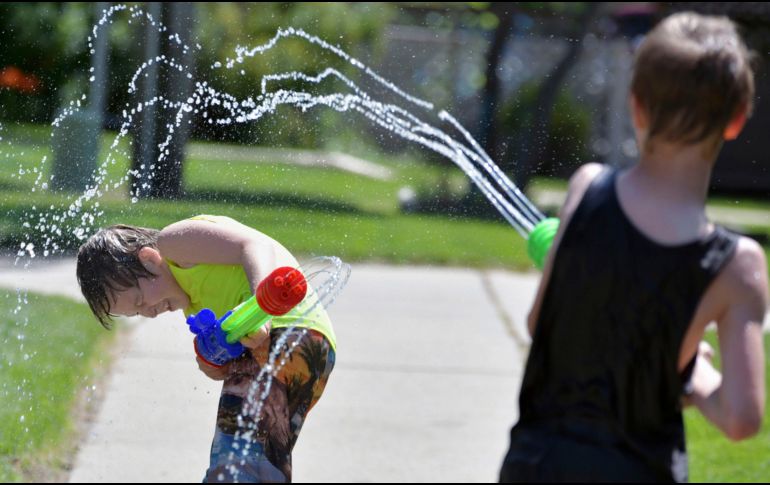 Las altas temperaturas comenzarán a desplazarse hacia el este el martes, por la región de los Grandes Lagos, con temperaturas máximas cercanas a los 35ºC. AP / ARCHIVO