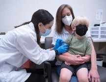 Fletcher Pack, un niño de tres años, se vacunó contra el COVID hoy lunes. AP / S. Rayford