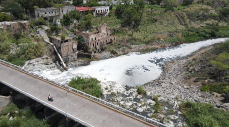 Vista general del río Santiago en donde se aprecian los altos niveles de contaminación en el agua. EL INFORMADOR/A. Navarro