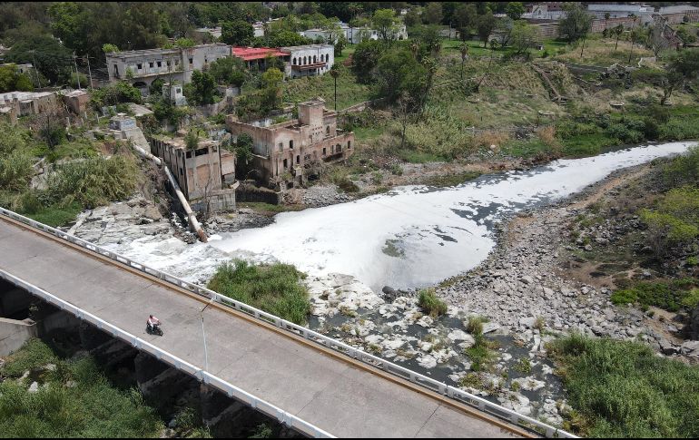 Vista general del río Santiago en donde se aprecian los altos niveles de contaminación en el agua. EL INFORMADOR/A. Navarro