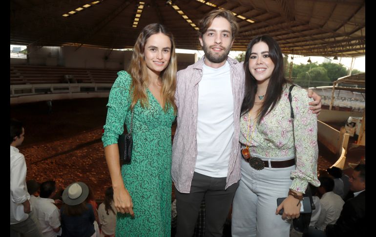 Ana Pau Romero, Héctor Bracamontes y Majo Maciel. GENTE BIEN JALISCO/ Claudio Jimeno