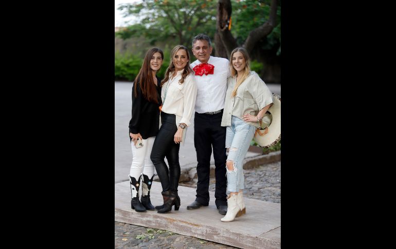 Marifer Maigre, Erika Bracamontes Salvador Villanueva y Paola Maigre. GENTE BIEN JALISCO/ Claudio Jimeno