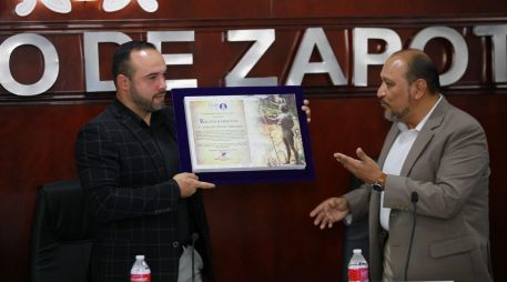 Durante la ceremonia el presidente municipal de Zapotlanejo, Gonzalo Álvarez Barragán, aplaudió la labor de Hernández Barrón a cargo de la CEDHJ. ESPECIAL