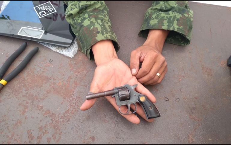 La Sedena instaló esta semana un módulo de canje de armas en la Plaza de Armas. EL INFORMADOR / R. Bobadilla
