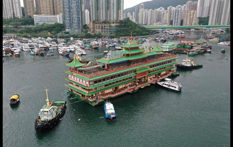 El restaurante flotante Jumbo, de casi 80 metros de eslora, había sido un punto de referencia en Hong Kong durante más de cuatro décadas. AFP/P. Parks