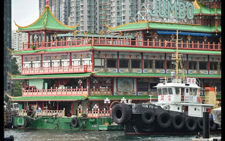 El restaurante flotante Jumbo, de casi 80 metros de eslora, había sido un punto de referencia en Hong Kong durante más de cuatro décadas. AFP/P. Parks