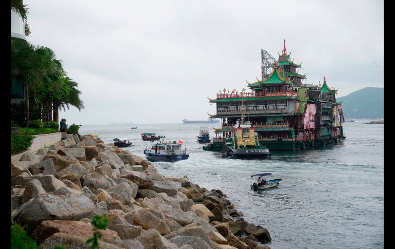 El restaurante flotante Jumbo, de casi 80 metros de eslora, había sido un punto de referencia en Hong Kong durante más de cuatro décadas. AFP/P. Parks