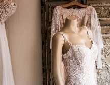 A pesar de ser una prenda que solo se utiliza una vez en la vida, el vestido de novia es un elemento muy representativo de las bodas. UNSPLASH/ Charisse Kenion