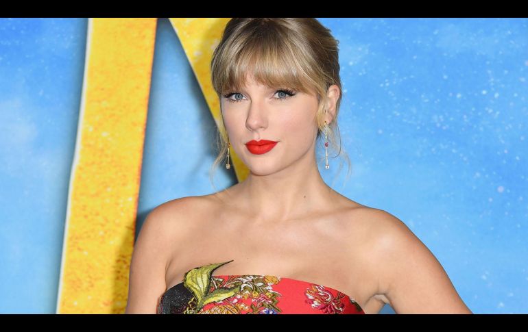 Sin duda el labial color rojo es el sello personal de celebridades como Taylor Swift o Dakota Johnson. AFP/ Angela Weiss