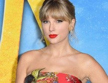 Sin duda el labial color rojo es el sello personal de celebridades como Taylor Swift o Dakota Johnson. AFP/ Angela Weiss