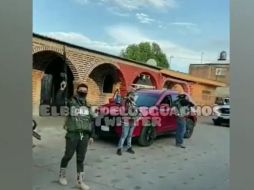 Se difundió un video con 25 hombres con armas largas y chalecos en Tizapán el Alto. ESPECIAL
