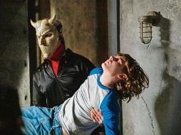 Ethan Hawke, como “The Grabber”, y Mason Thames, como “Finney Shaw”. CORTESÍA/ Universal Pictures