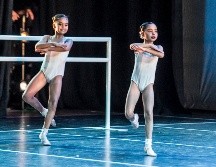 De acuerdo con la Coordinación del Área de Danza, durante estos tres días las y los participantes conocerán la oferta de los programas de danza clásica y danza folclórica de la Escuela de Artes. EL INFORMADOR / ARCHIVO