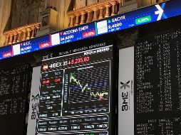 El sector de la energía se vio afectado por la caída de los precios del crudo y de las materias primas en general. EFE/V. del Val