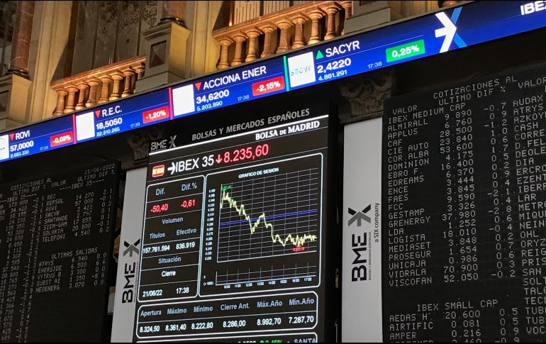 El sector de la energía se vio afectado por la caída de los precios del crudo y de las materias primas en general. EFE/V. del Val