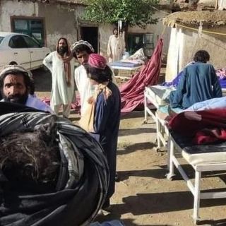 Terremoto en Afganistán: "Solo tenemos cinco camas, pero llegaron 500 pacientes a nuestra clínica"