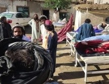 En instalaciones improvisadas fuera de la clínica destruida en Gyan se intenta ayudar a personas heridas que no tienen otro lugar a donde ir. GYAN COMPREHENSIVE HEALTH CENTER /