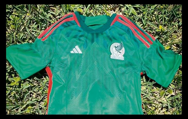 La que sería la camiseta de México para el Mundial de Qatar luce el nuevo escudo. ESPECIAL
