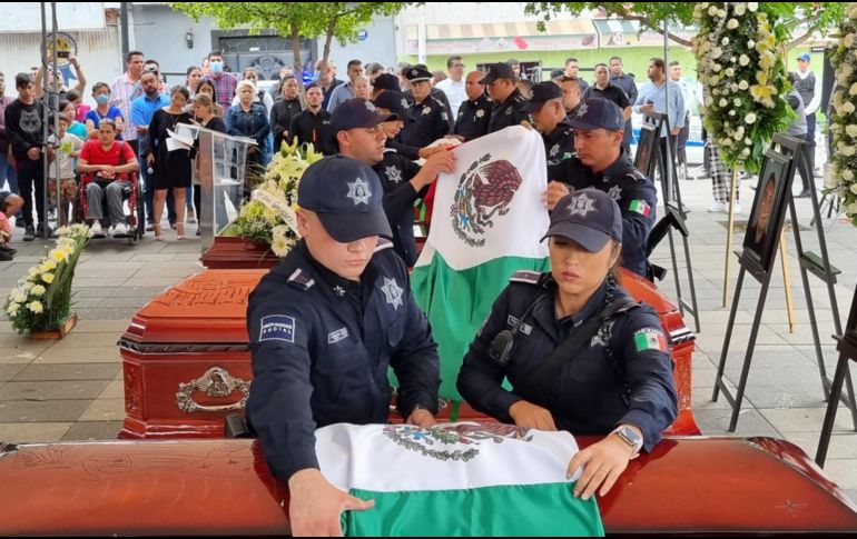 Compañeros y familiares se despidieron de los cuatro policías asesinados. EL INFORMADOR / E. Gómez