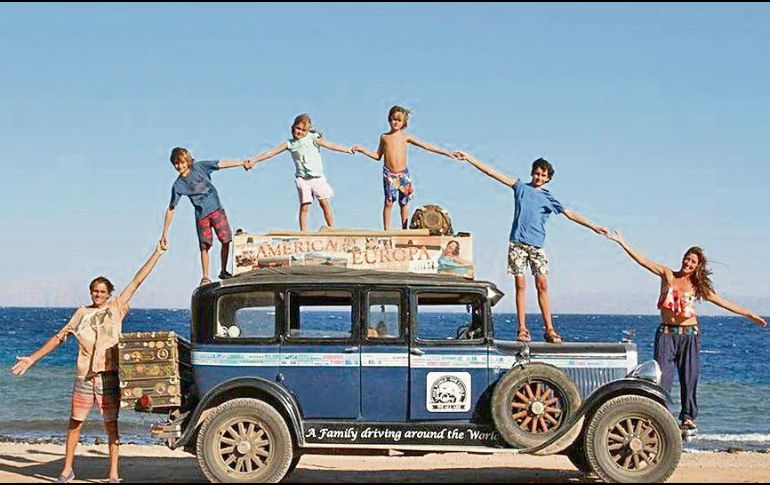 Inicialmente saldrían por 6 meses, pero tras 320 mil kilómetros a bordo del Graham-Paige de 1928, Herman y Candelaria no se imaginaban que formarían una familia y tendrían miles de historias por vivir.