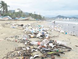 La cantidad de desechos plásticos va en aumento en todas las playas del mundo. EFE/Archivo
