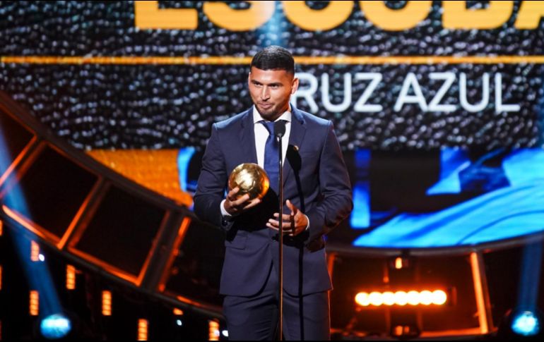 El paraguayo Juan Escobar, de Cruz Azul, ganó el premio al Mejor Gol. IMAGO7