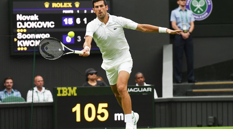 Novak Djokovic se convirtió en el primer tenista hombre o mujer que registra 80 triunfos individuales en cada una de las cuatro citas de Grand Slam. EFE / A. Rain