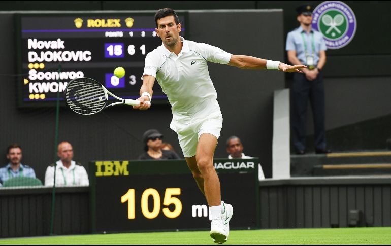 Novak Djokovic se convirtió en el primer tenista hombre o mujer que registra 80 triunfos individuales en cada una de las cuatro citas de Grand Slam. EFE / A. Rain