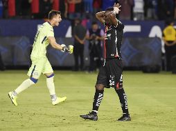 JULIÁN QUIÑONES. Compañeros y afición se han manifestado a favor del colombiano por la cantidad de logros que le ha dado a Atlas en poco tiempo. AFP  / K. Djansezian