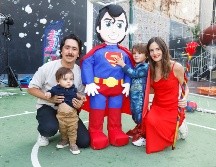 Carlos, Emiliano y Bernardo Mora con Ximena González. GENTE BIEN JALISCO/Claudio Jimeno