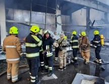 El ataque de este lunes en Kremenchuk dejó 13 muertos y más de 40 heridos. AFP/UKRAINE EMERGENCY MINISTRY PRESS SERVICE