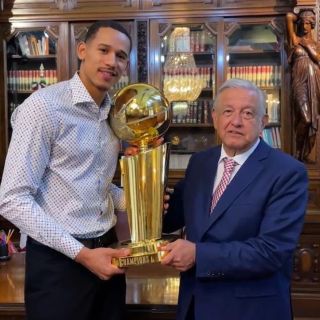 ¿Austeridad? Estos son los regalos que le dio el Presidente a Juan Toscano, campeón de la NBA
