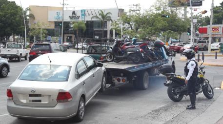 En el operativo los policías viales transcribieron 56 infracciones; 11 motos y un auto fueron llevadas al corralón. EL INFORMADOR/A. CAMACHO
