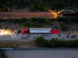 Vehículos policiales, camiones de bomberos y ambulancias se dirigieron al lugar, ubicado entre Quintana Road y Southwest Side. AFP/J. Vonderhaar