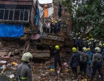 Las continuas y fuertes lluvias dificultaron las operaciones mientras los rescatistas movían losas de hormigón y revolvían el barro y los escombros en busca de supervivientes. AP /  R. Maqbool