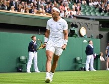 Rafa Nadal, que ha ganado dos veces el torneo inglés, tuvo que buscar soluciones ante el drive rápido y certero del argentino, de 23 años y número 41 del mundo. AFP / G. Kirk