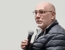 En cuanto a qué aconsejar a jóvenes que desean filmar, Arriaga enfatizó el realizador que 