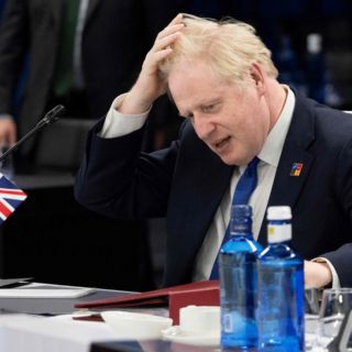 Putin no habría iniciado la guerra si fuera una mujer, dice Boris Johnson