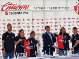 Con el Estadio Jalisco como escenario, este miércoles los rojinegros presentaron a su nuevo patrocinador. ESPECIAL