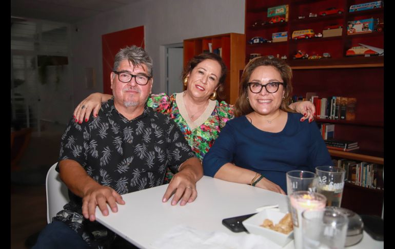 Rubén Méndez, Gabriela López Rocha y María Larios. GENTE BIEN JALISCO/ Antonio Martínez